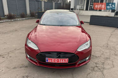 Лифтбек Tesla Model S 2015 в 