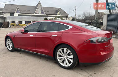 Лифтбек Tesla Model S 2015 в 