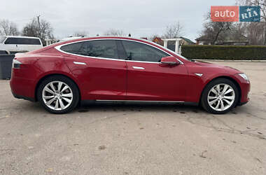 Лифтбек Tesla Model S 2015 в 