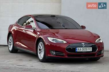 Ліфтбек Tesla Model S 2015 в Сарнах