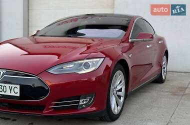 Ліфтбек Tesla Model S 2015 в Сарнах