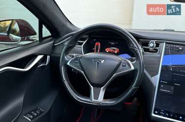 Ліфтбек Tesla Model S 2015 в Сарнах