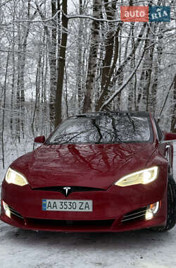 Ліфтбек Tesla Model S 2015 в Долині