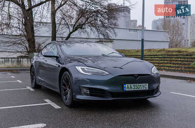 Ліфтбек Tesla Model S 2016 в Києві