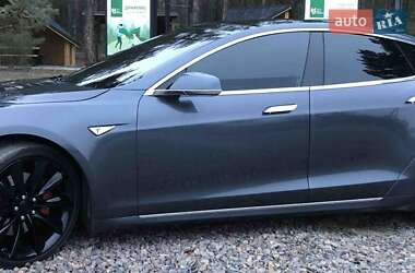 Ліфтбек Tesla Model S 2016 в Саврані