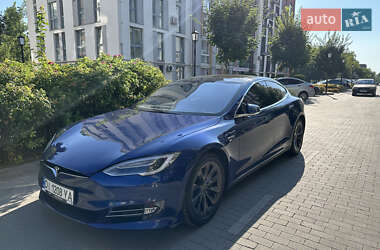 Ліфтбек Tesla Model S 2015 в Києві