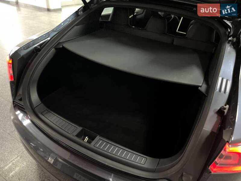 Ліфтбек Tesla Model S 2015 в Полтаві