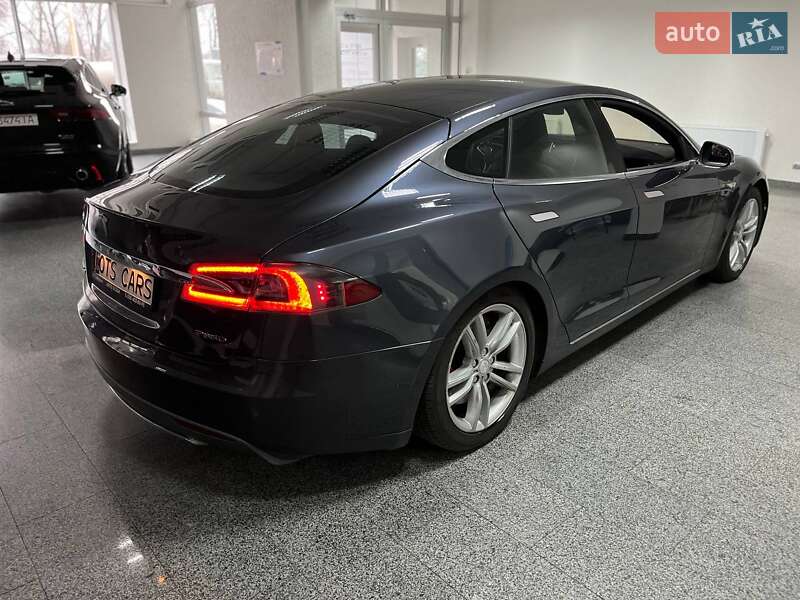 Ліфтбек Tesla Model S 2015 в Полтаві