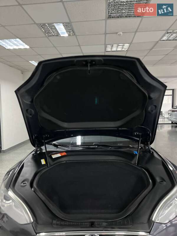Ліфтбек Tesla Model S 2015 в Полтаві