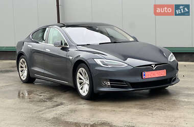 Лифтбек Tesla Model S 2017 в Виннице