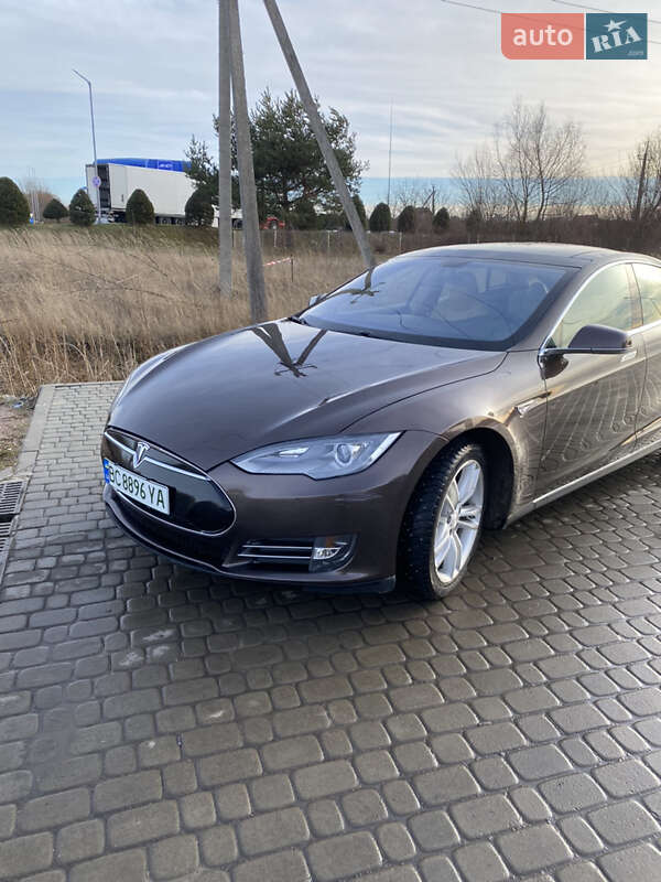 Лифтбек Tesla Model S 2014 в Жовкве