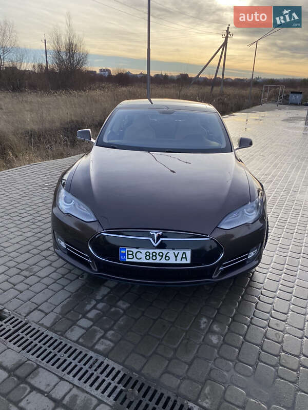 Лифтбек Tesla Model S 2014 в Жовкве
