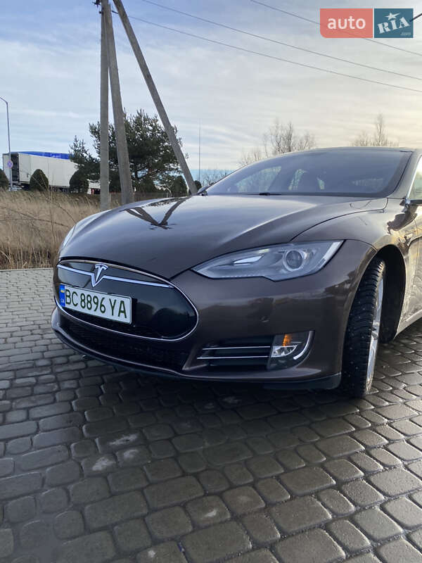 Лифтбек Tesla Model S 2014 в Жовкве
