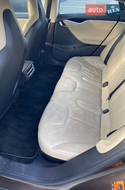 Лифтбек Tesla Model S 2014 в 