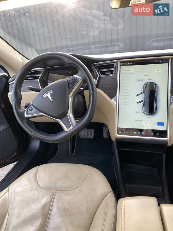 Лифтбек Tesla Model S 2014 в Жовкве
