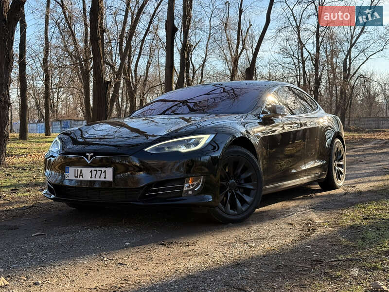 Лифтбек Tesla Model S 2021 в Кривом Роге