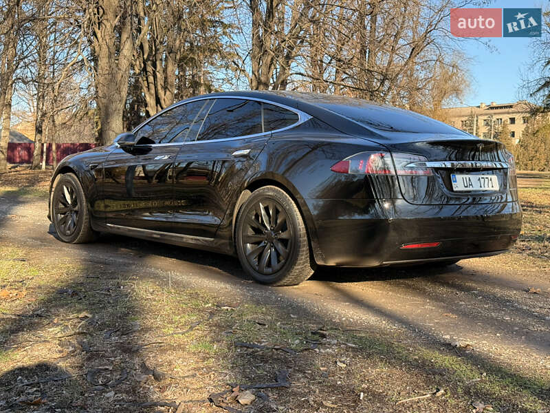 Лифтбек Tesla Model S 2021 в Кривом Роге