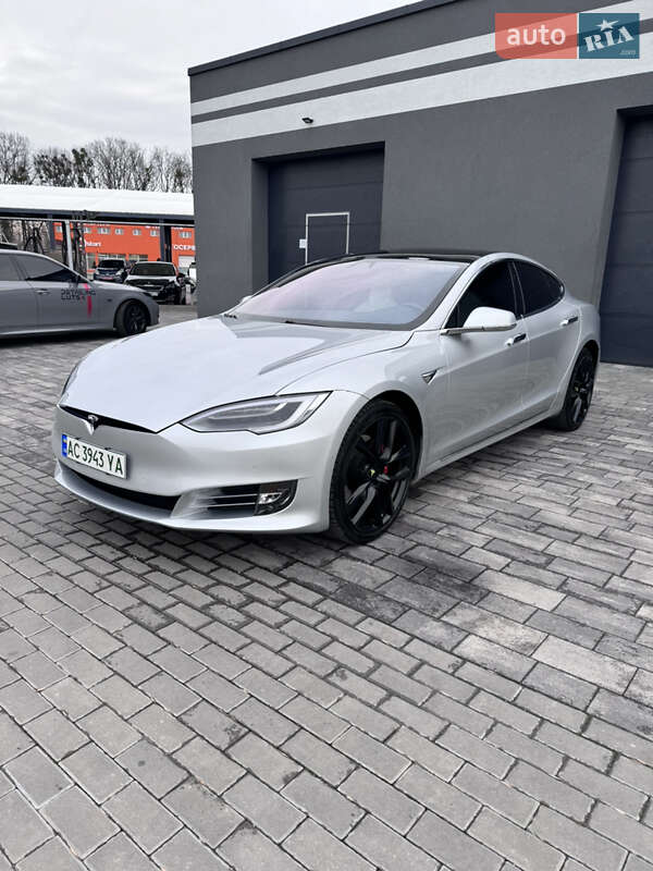 Лифтбек Tesla Model S 2018 в Луцке
