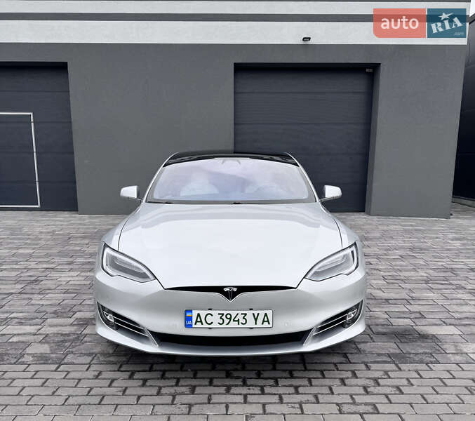 Лифтбек Tesla Model S 2018 в Луцке