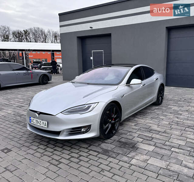 Лифтбек Tesla Model S 2018 в Луцке