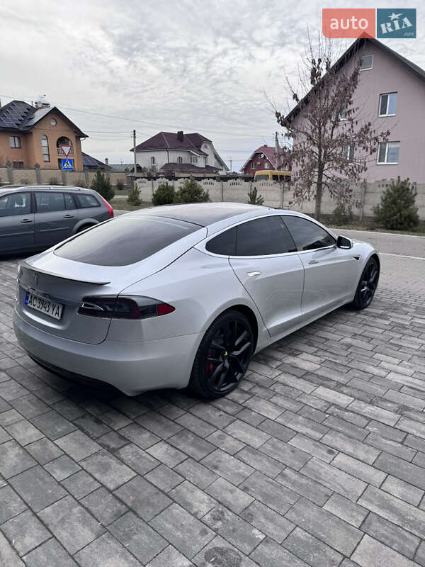 Лифтбек Tesla Model S 2018 в Луцке