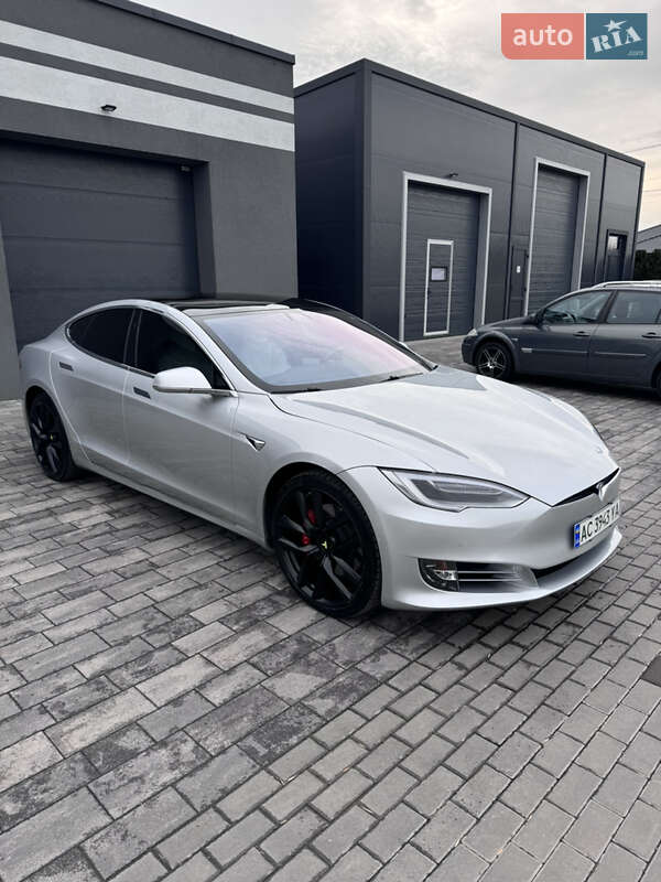 Лифтбек Tesla Model S 2018 в Луцке