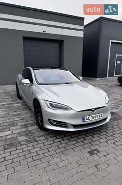 Лифтбек Tesla Model S 2018 в Луцке
