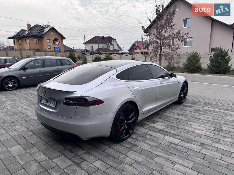 Лифтбек Tesla Model S 2018 в Луцке