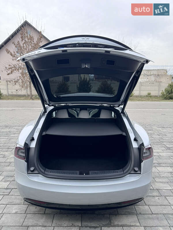 Лифтбек Tesla Model S 2018 в Луцке