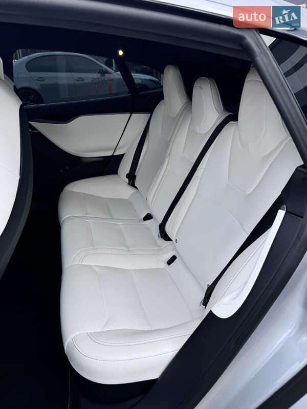 Лифтбек Tesla Model S 2018 в Луцке