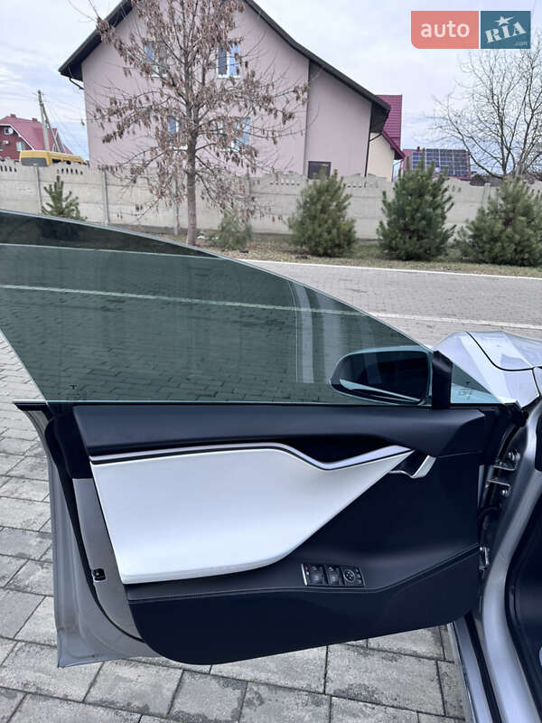 Лифтбек Tesla Model S 2018 в Луцке