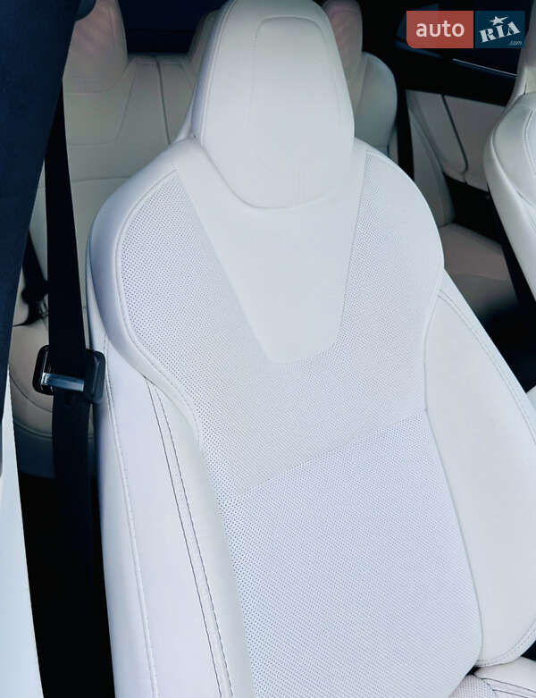Лифтбек Tesla Model S 2018 в Луцке