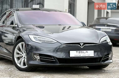 Лифтбек Tesla Model S 2017 в Виннице