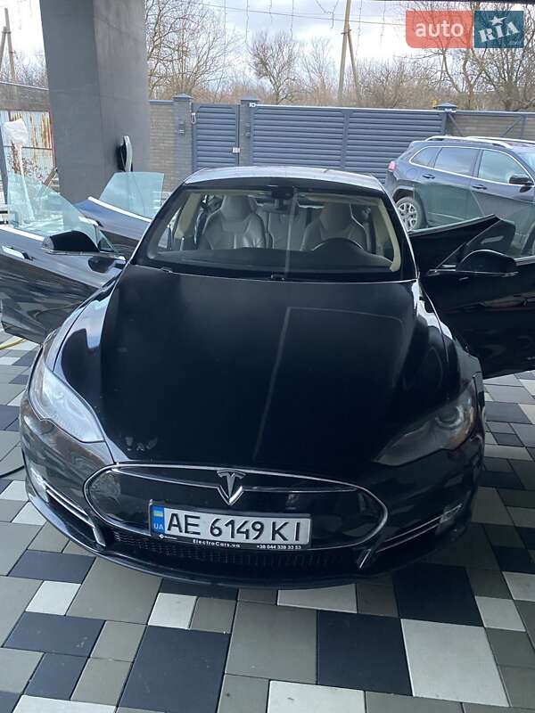 Tesla Model S 2014