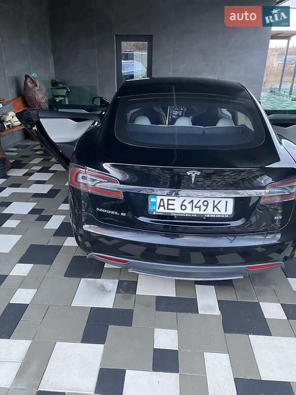 Лифтбек Tesla Model S 2014 в Днепре