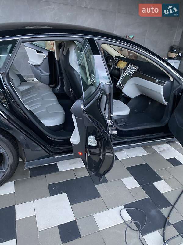 Лифтбек Tesla Model S 2014 в Днепре