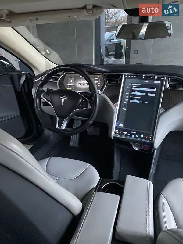 Лифтбек Tesla Model S 2014 в Днепре