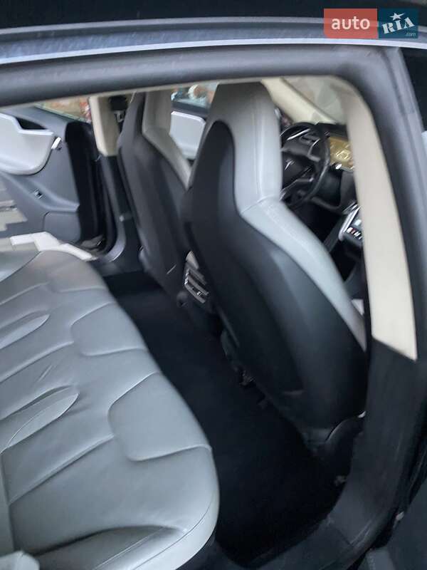 Лифтбек Tesla Model S 2014 в Днепре