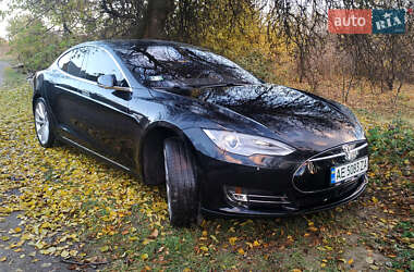 Ліфтбек Tesla Model S 2014 в Кам'янському