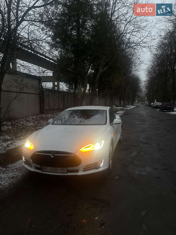 Tesla Model S 2014