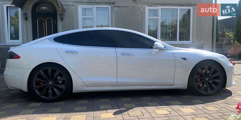 Лифтбек Tesla Model S 2017 в Киеве