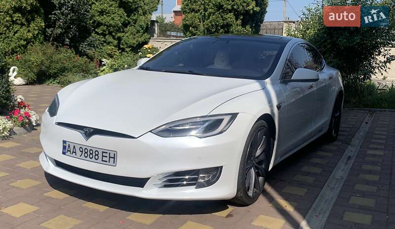 Лифтбек Tesla Model S 2017 в Киеве