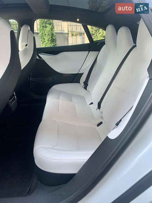 Лифтбек Tesla Model S 2017 в Киеве