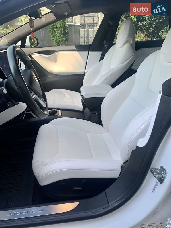 Лифтбек Tesla Model S 2017 в Киеве