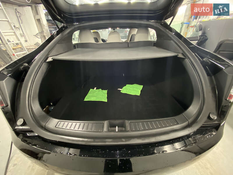 Лифтбек Tesla Model S 2017 в Львове