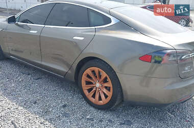 Лифтбек Tesla Model S 2016 в Львове