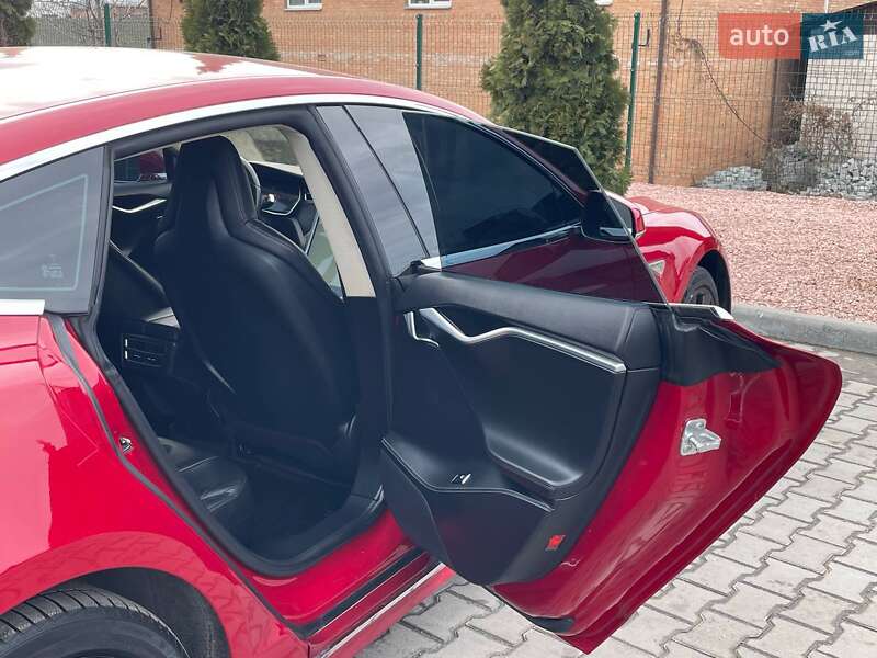 Лифтбек Tesla Model S 2014 в Виннице