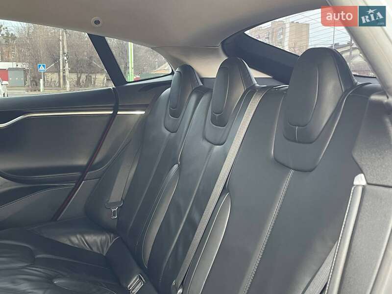 Лифтбек Tesla Model S 2014 в Виннице