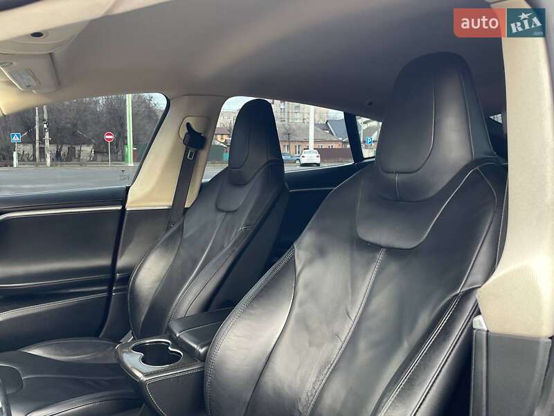 Лифтбек Tesla Model S 2014 в Виннице