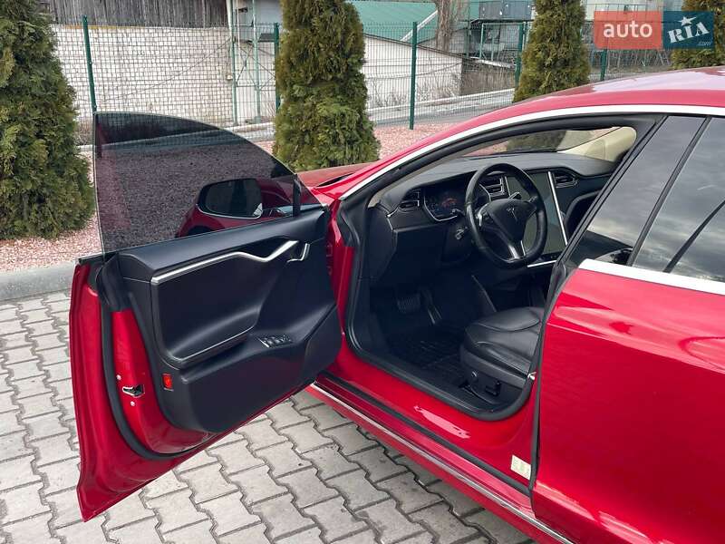 Лифтбек Tesla Model S 2014 в Виннице